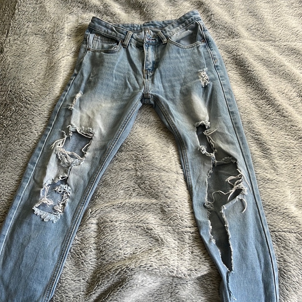 light wash ripped skinny jeans